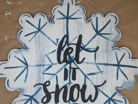 “Let It Snow” Wreath Rail | A Paint-by-Line Tutorial